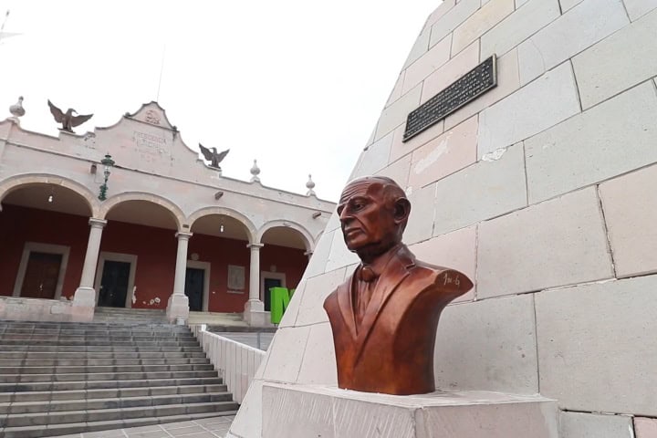 2. Busto de Genarito Jauregui. Foto - Recorriendo Mi Tierra (YouTube)