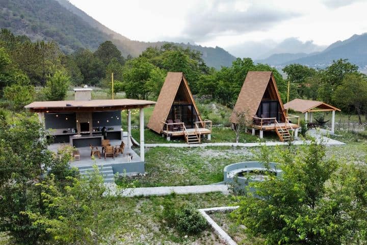 2. Cabañas Alpinas en Laguna Sierra, Nuevo León. Foto - lagunasierra.mx