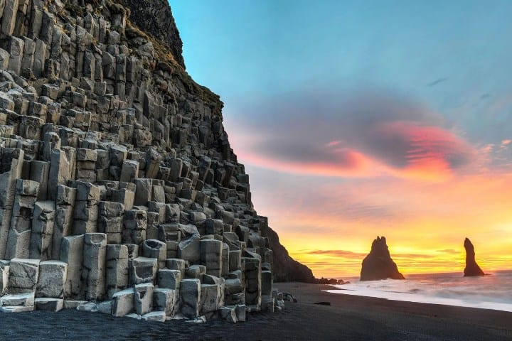 2. Columnas de basalto de la playa de Reynisfjara. Foto - Geology Science