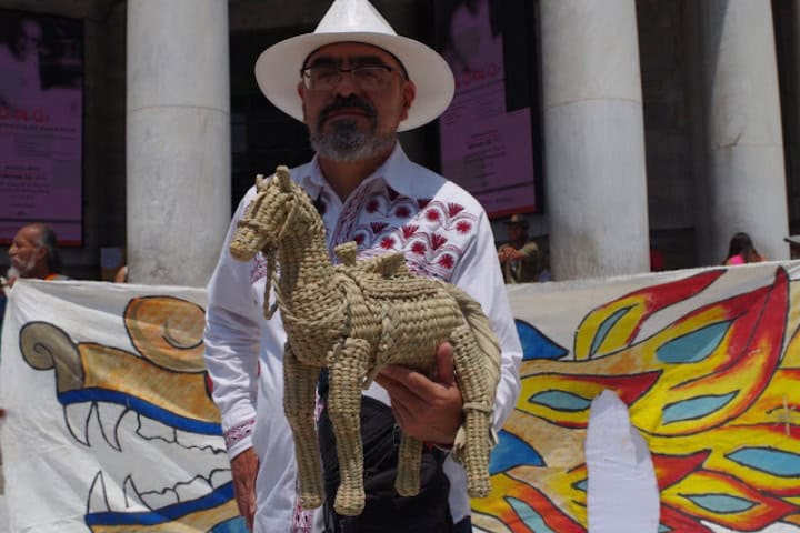 2.2 Artesano de mimbre en el Desfile de Artesanos. Foto - Artesanos Ciudad de México 