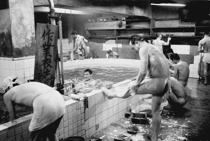 3. Baño público en Hashima, Japón. Foto - Mundo Japón