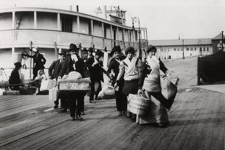 3. Inmigrantes llegando a Nueva York. Foto - History National Geographic