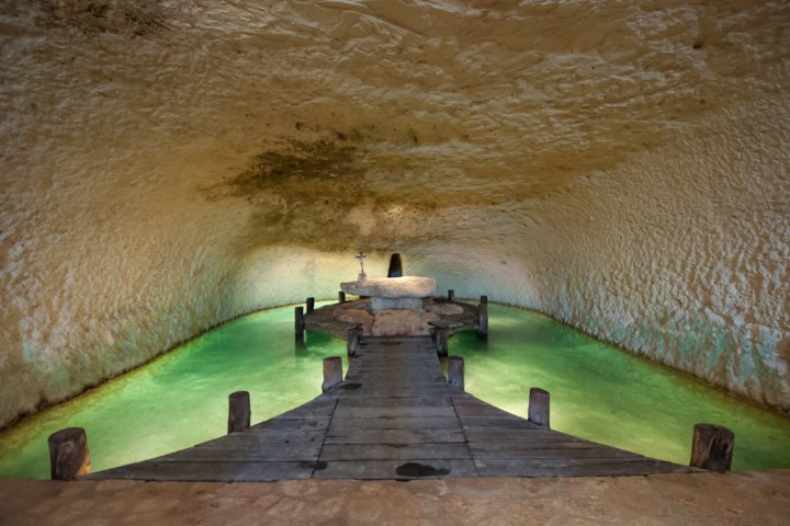 4. Cenote dentro de la Capillla de la Virgen de Guadalupe en Xcaret. Foto - Fotonazos