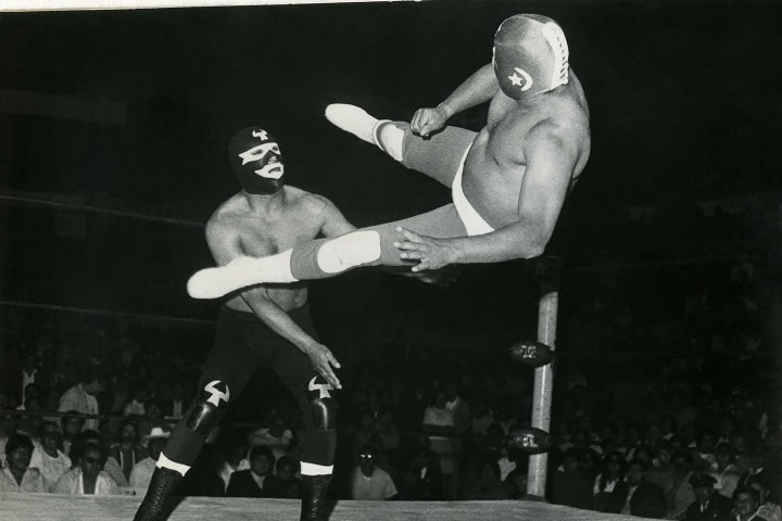 4. Luchadores mexicanos no identificados, 1984. Foto - Museo Arocena