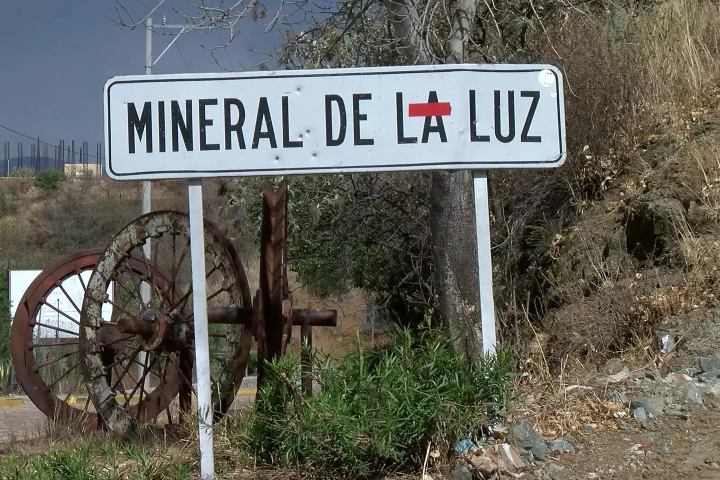 4. Letrero de Mineral de la Luz. Foto - N+