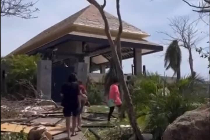 5. Foto casera del daño de Banyan Tree después del Otirs. Foto - pari_tv (TikTok)