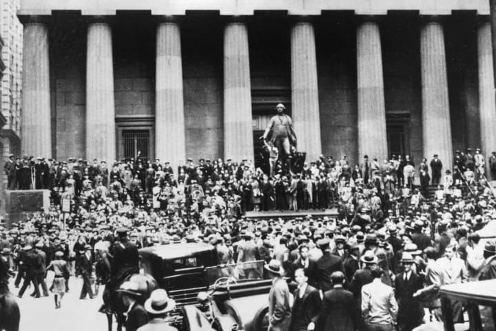 5.- Manifestación en EE. UU. durante la crisis económica de 1929. Foto - Kinema Books