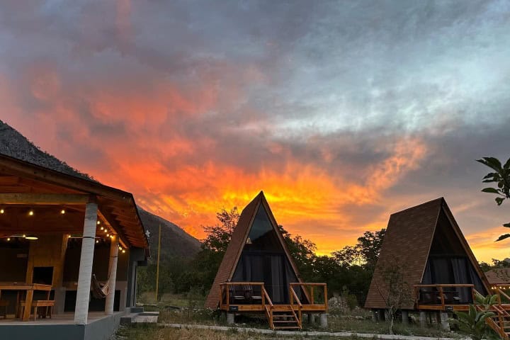 5. Cabañas Alpinas en Laguna Sierra, Nuevo León. Foto - Laguna Sierra (Facebook)