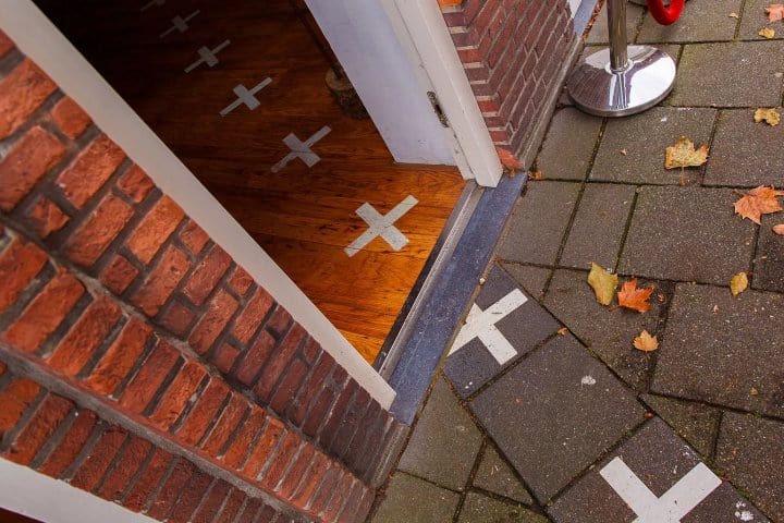 5. Casa en calle Loveren, dividida por una frontera. Foto - r/geografía (Reddit)