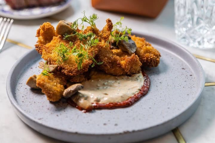 6. Pollo frito orgánico con aderezo de ajo servido en Balta. Foto - @México blanco (Instagram)