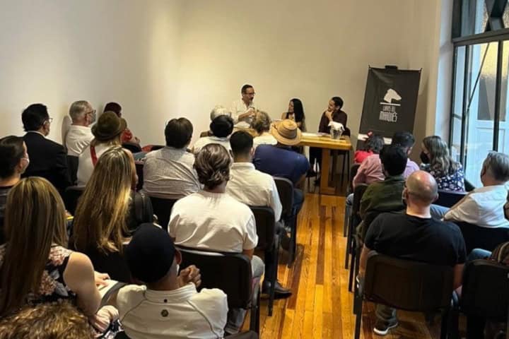 6. Presentación de libro en la sala de seminarios en la Casa del Poeta. Foto - Libros del Marqués (Facebook)