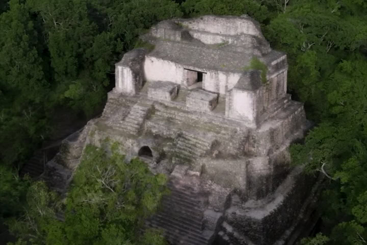 6. Templo de los Cormoranes en Dzibanché. Foto - Fundación Wikimedia