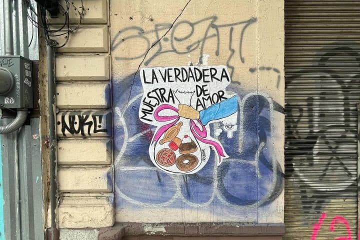 7. La verdadera muestra de amor, Paste-Up de ISOCRONE. Foto - @isocrone (Instagram)