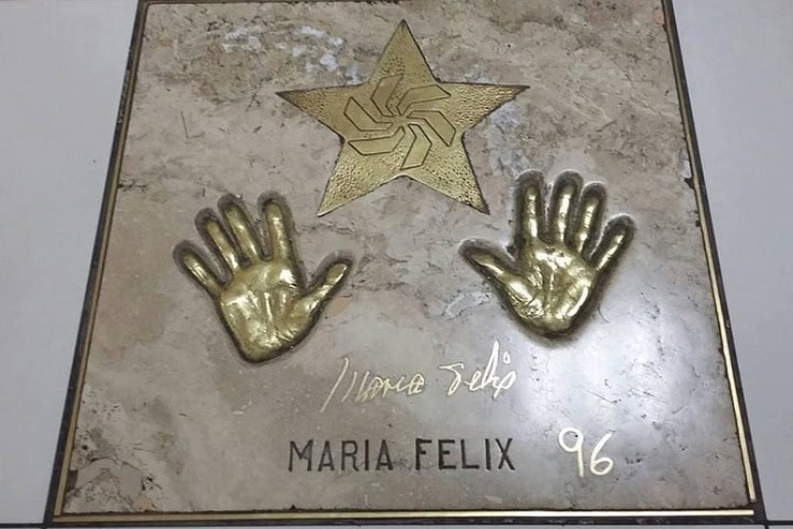 7. Manos de María Félix en Plaza de las Estrellas. Foto - @fundacion_mariafelix (Instagram)