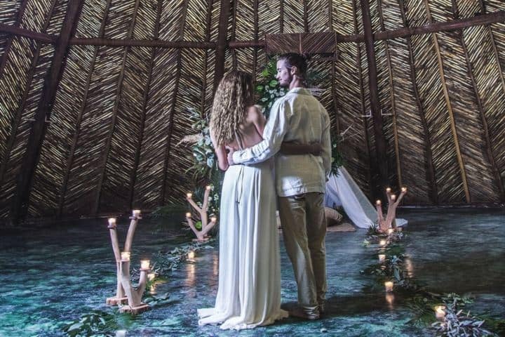 7. Pareja casándose en DOME. Foto - Azulik Tulum