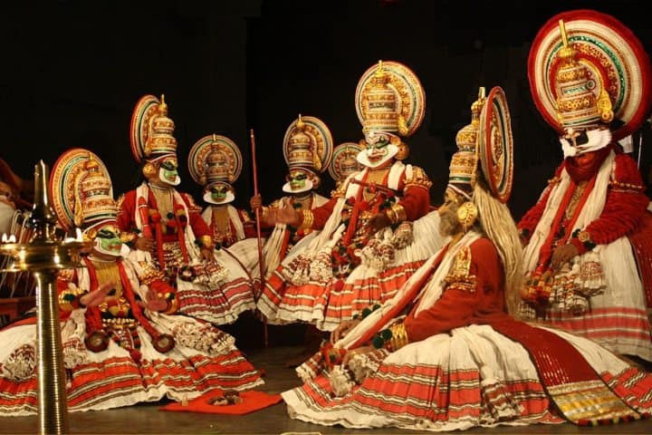 7. Conjunto de actores de Kathakali. Foto - Fundación Wikimedia