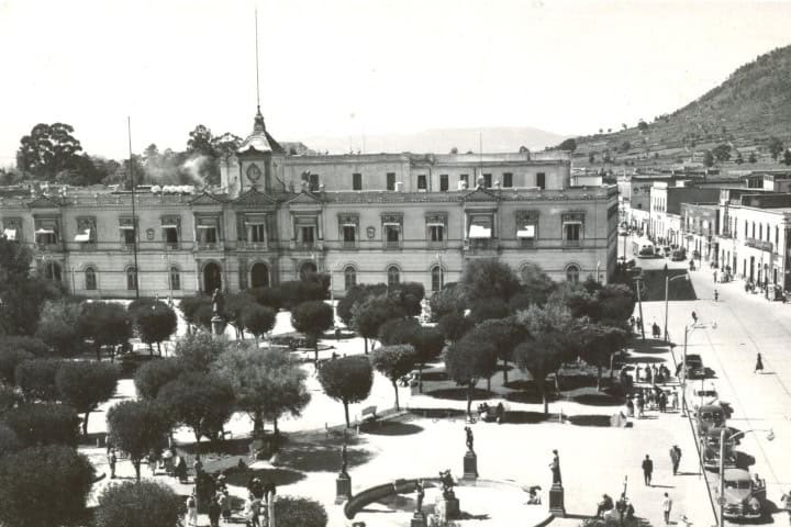 7. Fotografía antigua de la Plaza de los Mártires en el Centro de Toluca. Foto - Quadratín Estado de México