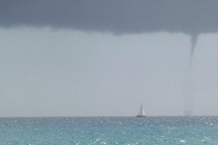 7. Huracán visto desde Anguilla. Foto - Anguilla-Beaches.com