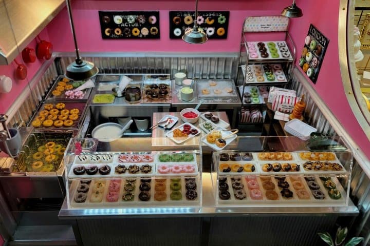 8. Tienda de donas de la Galería de creadores. Foto - ぶらりうぉーかー - はてなブログ (Caminante Errante - Blog Hatena)