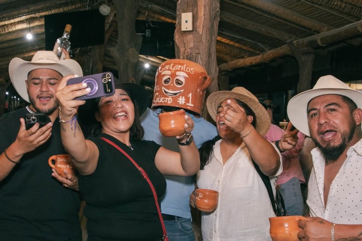 5. Viajeros en Cantaritos El Güero. Foto - Cantaritos El Güero (Facebook)