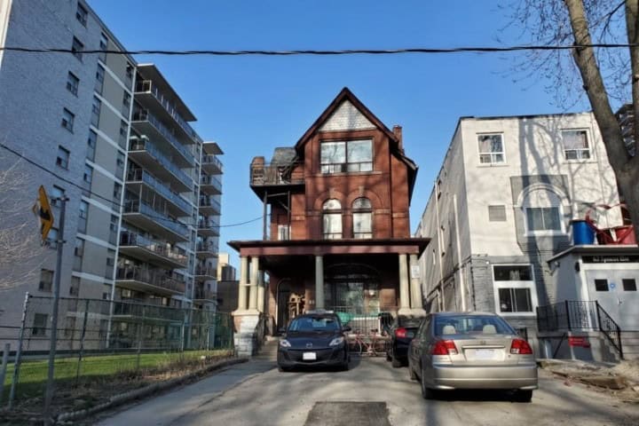 1. House of Balloons, la casa de The Weeknd en Toronto. Foto - Exclaim!
