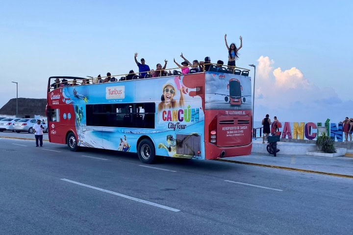 1. Autobús de Turibus en Cancún. Foto - Turibus Cancún (Facebook)