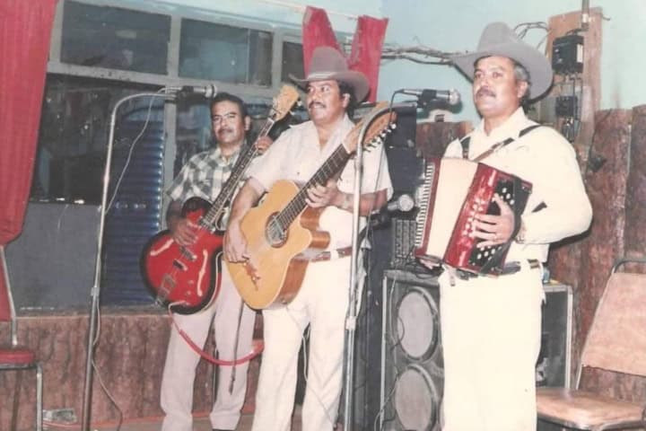 1. Los Vaqueros de Sinaloa, entre los años 70. Foto - Hermosillo a traves del tiempo / Manuel hernandez (Facebook)