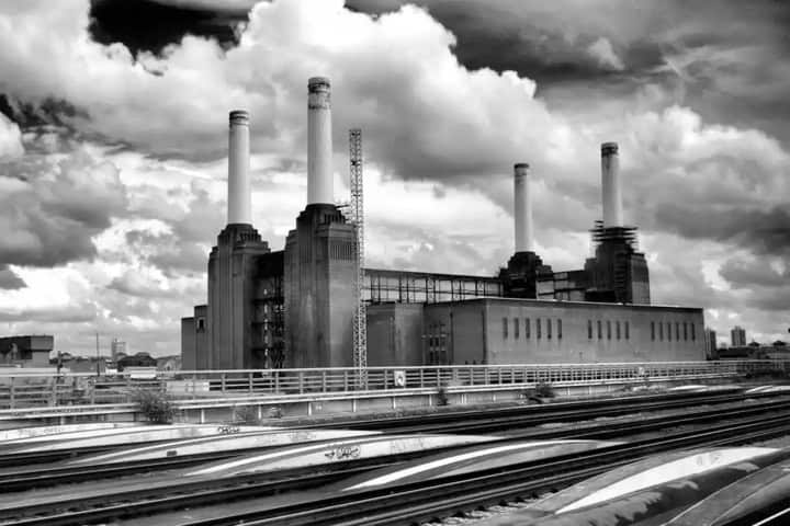 1. Battersea Power Station por la década del los 70. Foto - Born British