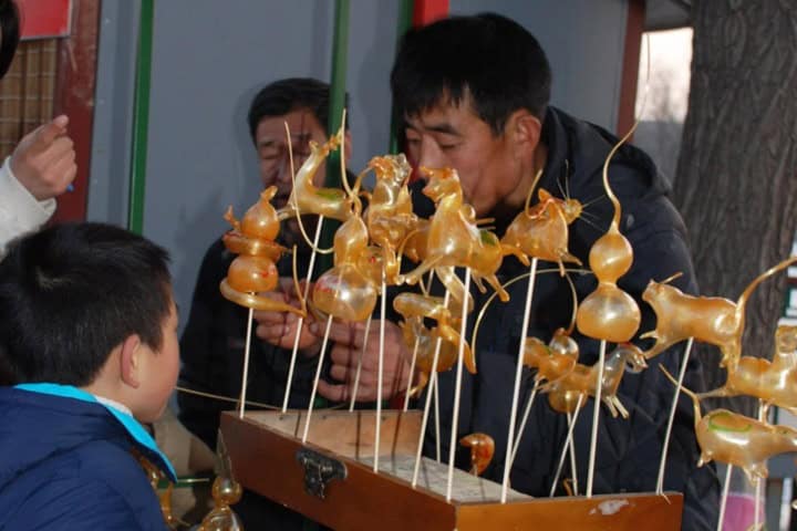 1. Figuras de caramelo soplado. Foto - Bai du
