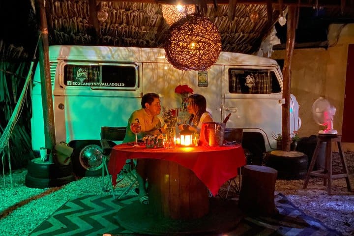 11. Cena romántica en combi habitación. Foto - Vocho Hotel Valladolid (Facebook)