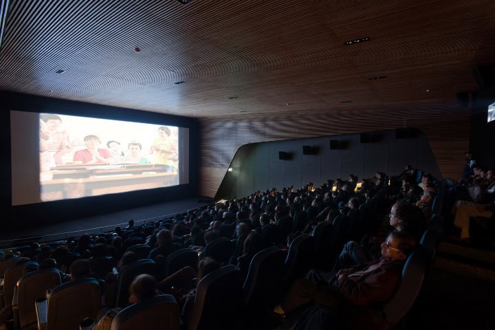 11. Sala de proyección en la Cineteca. Foto - ArchDaily