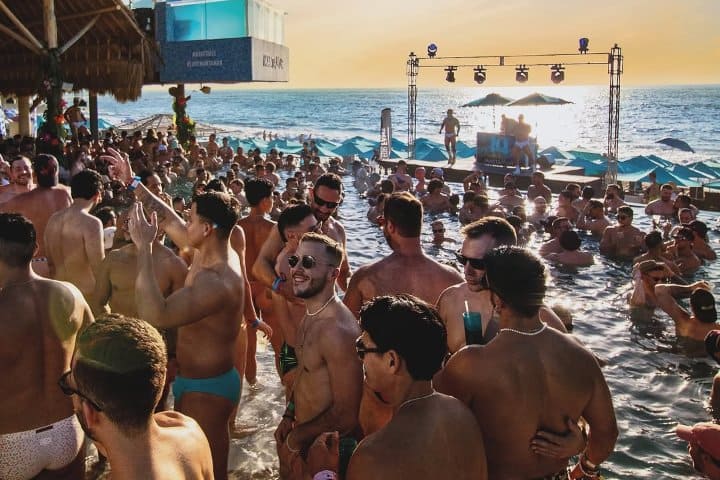 11. Mantamar Beach Club, un club gay en Playa los Muertos. Foto - @outandaboutpv (Instagram)