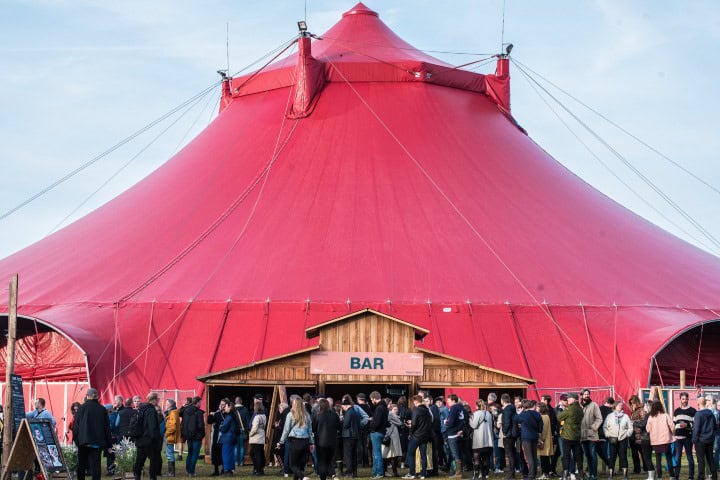 12. Zona de bar en el Festival Heartland. Foto - 100 Days and Nights
