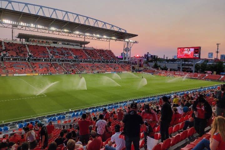 14. Medio tiempo en partido de la Toronto Football Club en el BMO Field, Toronto. Foto - u/aman_87 (Reddit)