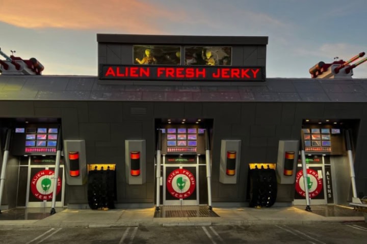 14. Entrada a Alien Fresh Jerky. Foto – Christine L. (Yelp)