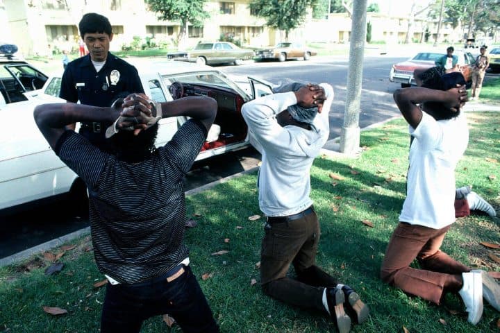 16. Arresto de miembros de pandilla Crip en Compton, 1984. Foto - Getty Images