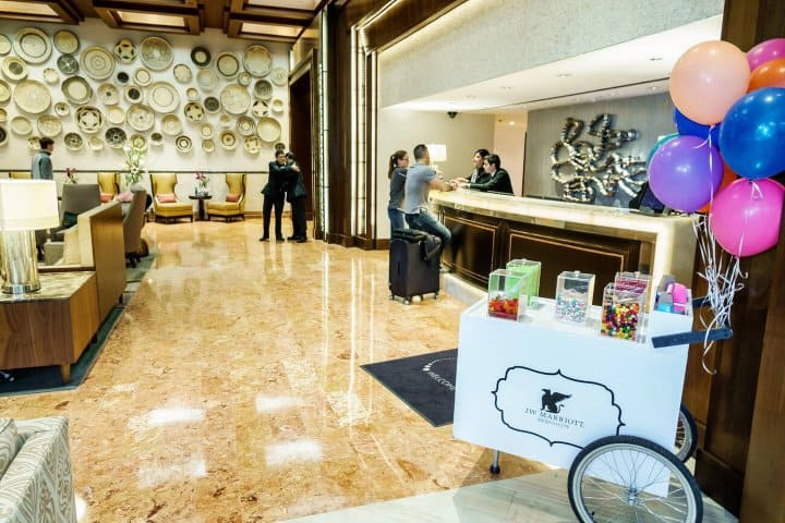 17. Viajeros en el hotel JW Marriott, Polanco. Foto - Alamy