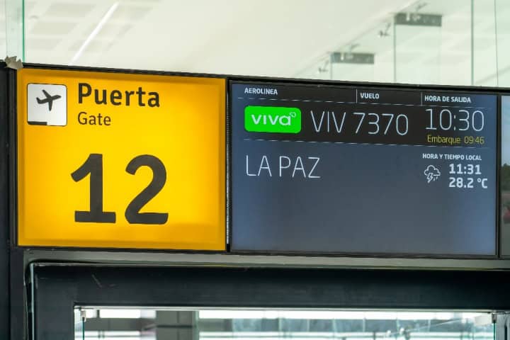 2. Abordaje de Viva hacia La Paz. Foto - Caminos del Aire (Facebook)