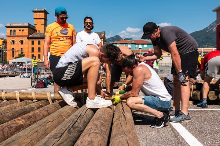 3. Construcción de las balsas para el Palio dell’Oca en Trento, Italia. Foto - Feste Vigiliane - Trento (Facebook)