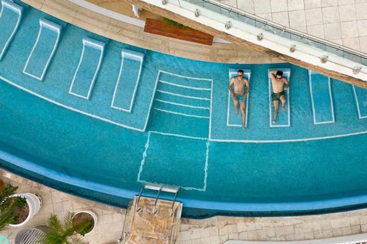 3. Huéspedes en el Grand Miramar All Luxury Suites & Residences. Foto - Technocio