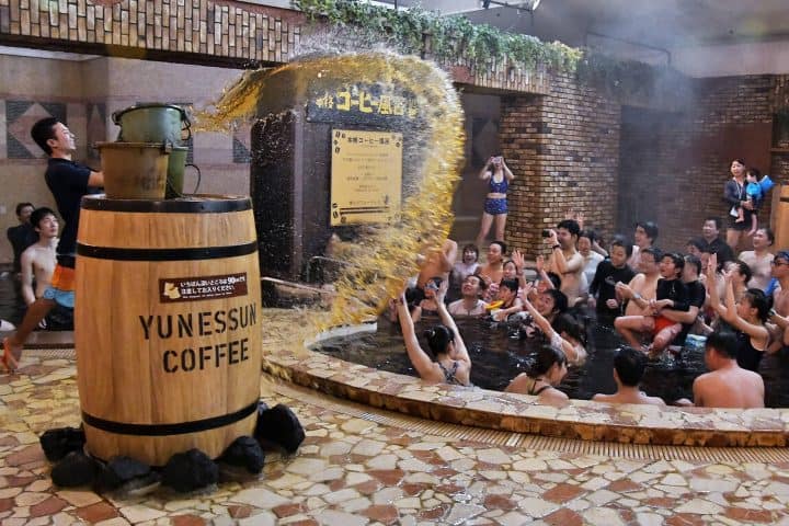 3. Baños de café. Foto – Alamy