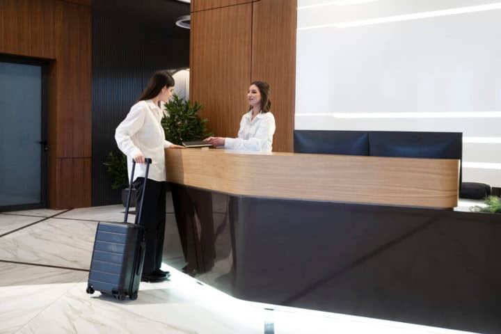 4. Recepción de hotel. Foto - TecnoHotel