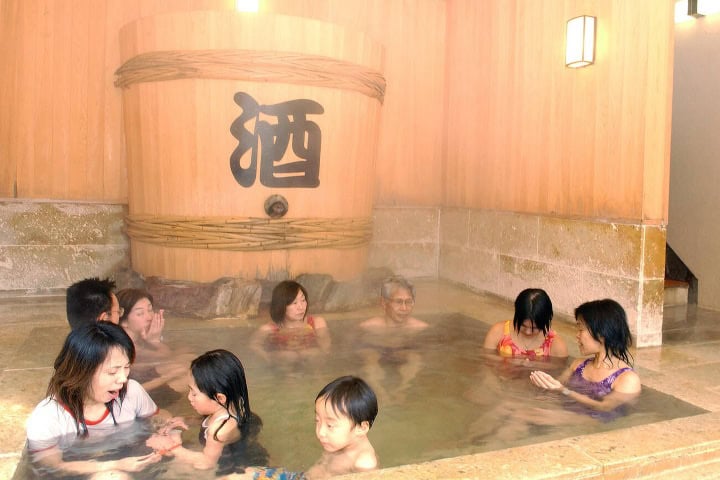 4. Baño de sake en Yunessun. Foto – Alamy