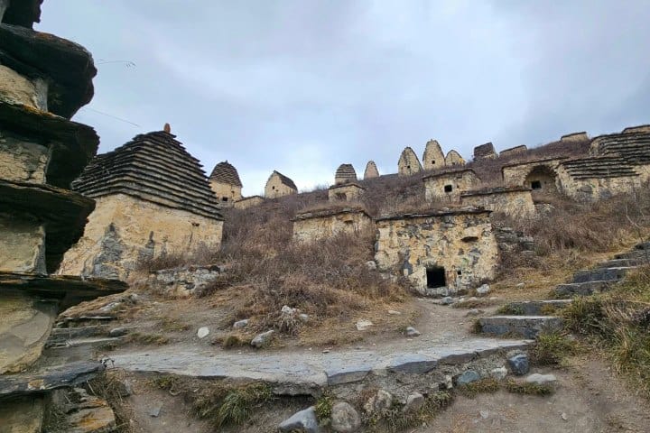 4. Criptas en Dargavs. Foto - Инкогнито 2981 (Incognito 2981 / Yandex Maps)