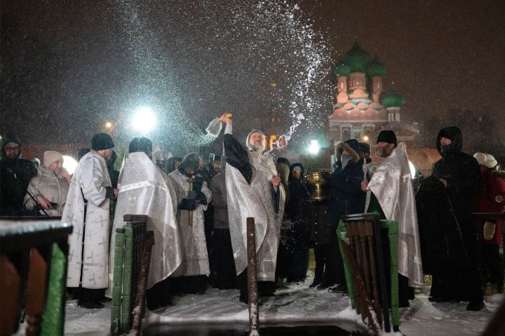 4. Baño de la Epifanía frente a la Iglesia de la Trinidad Viviente en Ostankino. Foto - ENOE