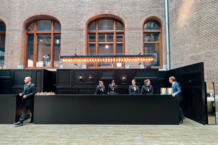4. Recepción de Conservatorium Hotel. Foto - The Points Guy