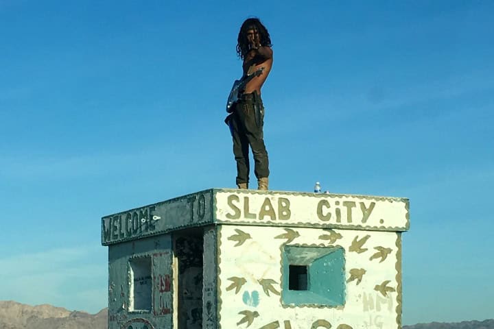 5. Segundo puesto de guardia de Camp Dunlap ahora dando la bienvenida a Slab City. Foto - Finding Sally
