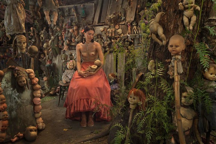 5. Fotografía de la exposición Frida, a Singular Vision of Beuty & Pain tomada en la Isla de las Muñecas. Foto - The Eye of Photography