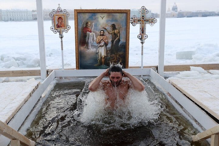 5. Baño en la Epifanía Ortodoxa. Foto – Puerta a Rusia