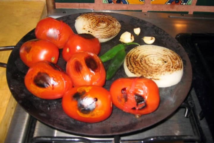 5. Verduras en comal. Foto - @DANIELA_ANTOJOS (X)